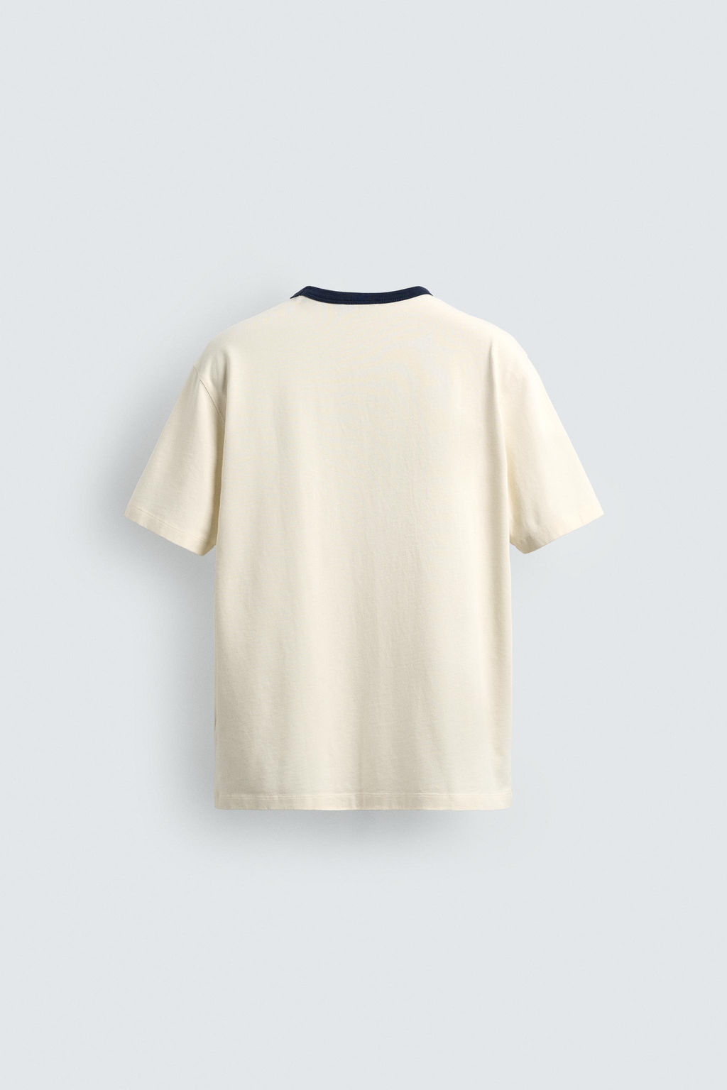 CAMISETA REGULAR FIT BORDADO CONTRASTE / Crudo