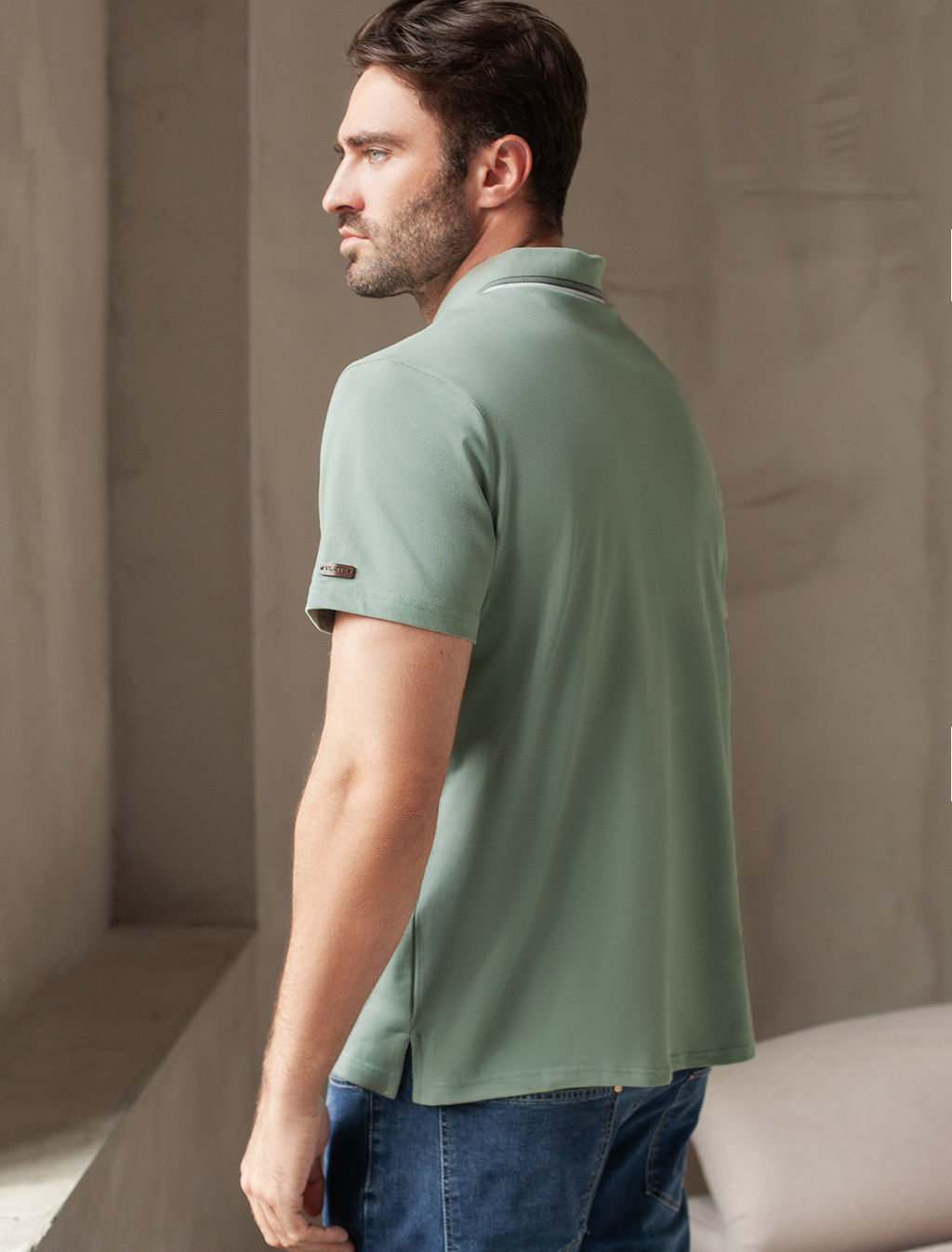 Футболка-поло из фактурного трикотажа