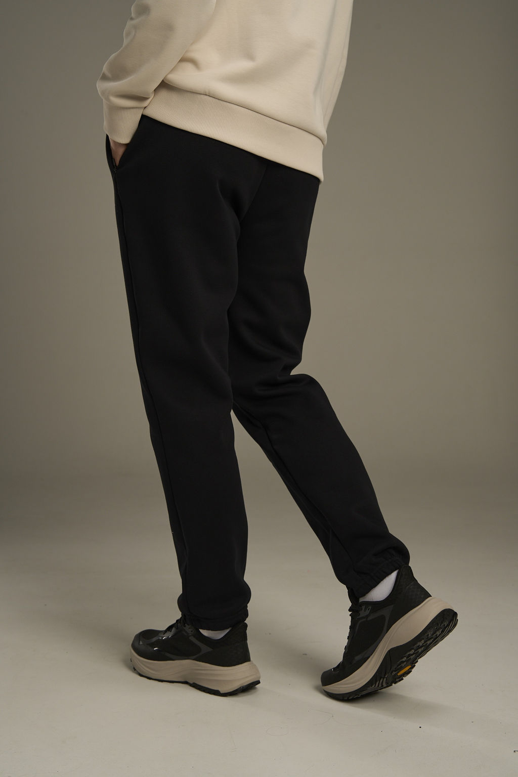 Брюки трикотажные утепленные Черный ANTA TRN Knit Track Pants фото 6