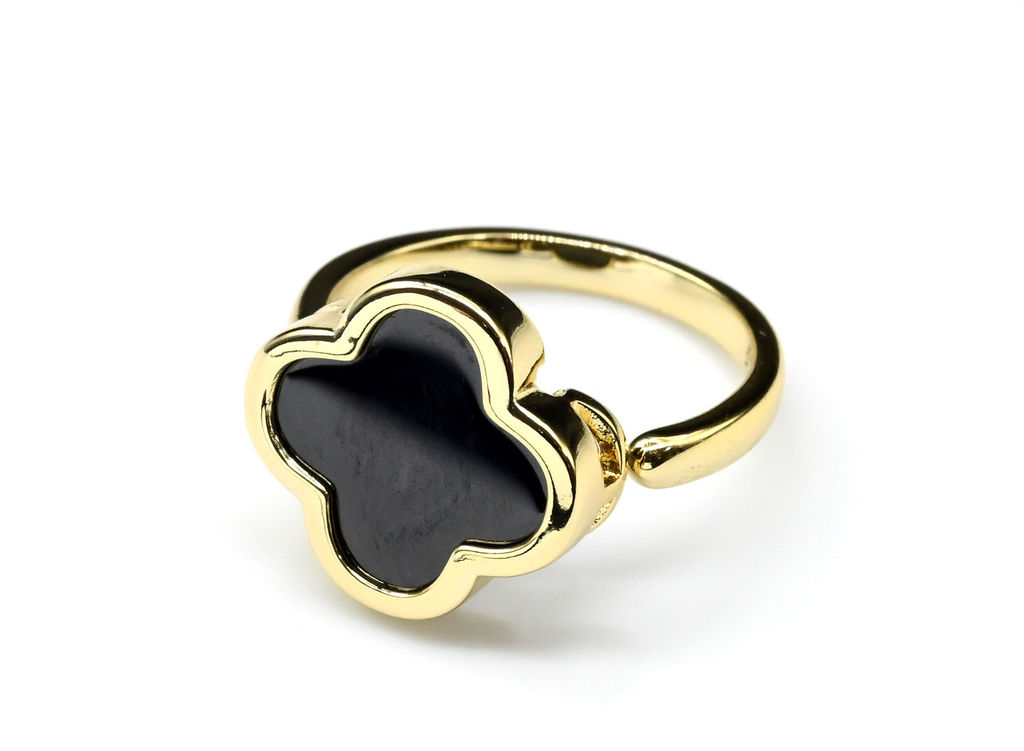 Кольцо с черной керамикой клевер 15*15мм, золотистое Радуга камня