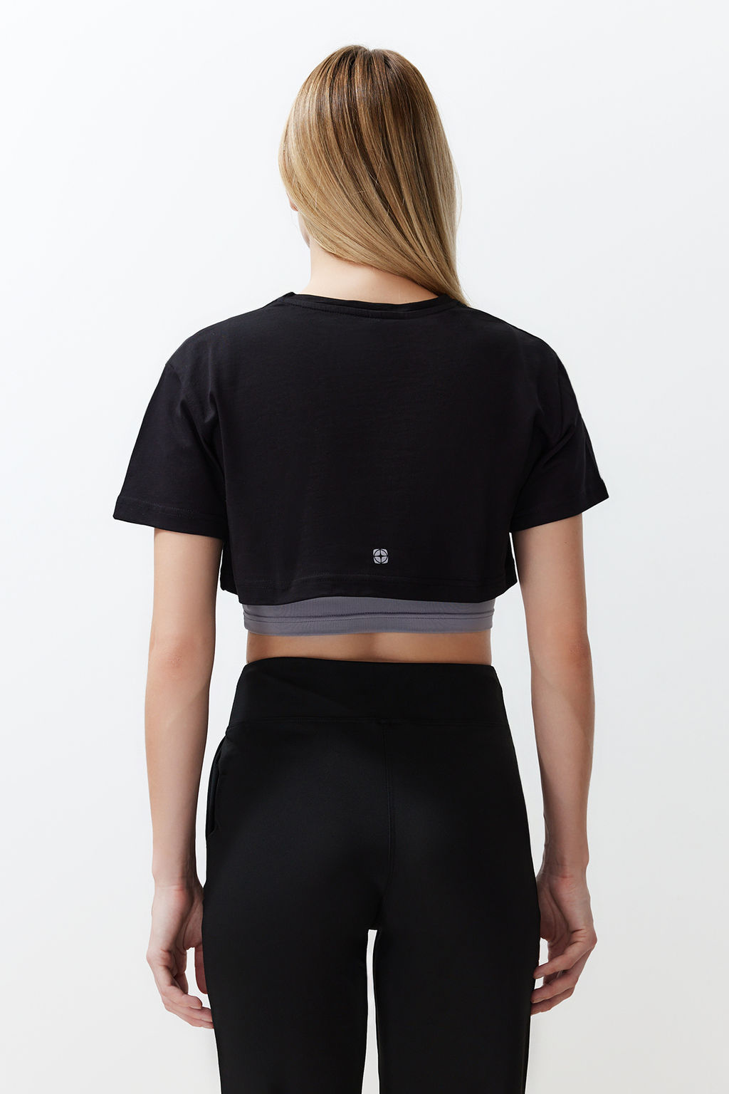 Siyah Gri Melanj 2 Katmanl? Reflektor Bask?l? Crop Orme Spor T-Shirt THMSS24TS00001