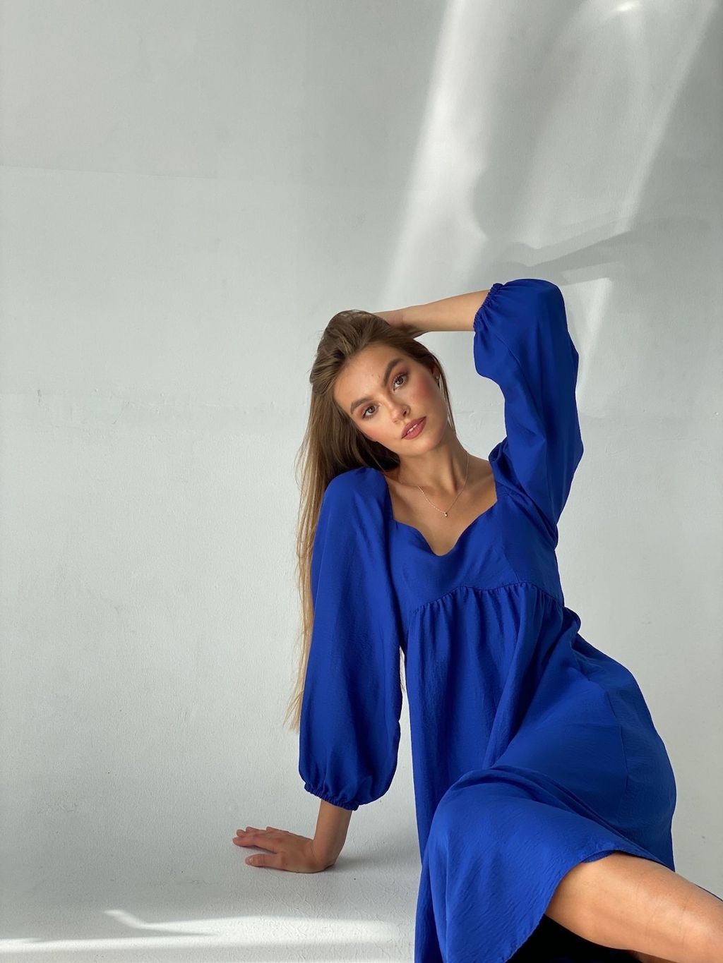 Платье-миди с пышными рукавами в цвете кобальт - Martichelli фото 11