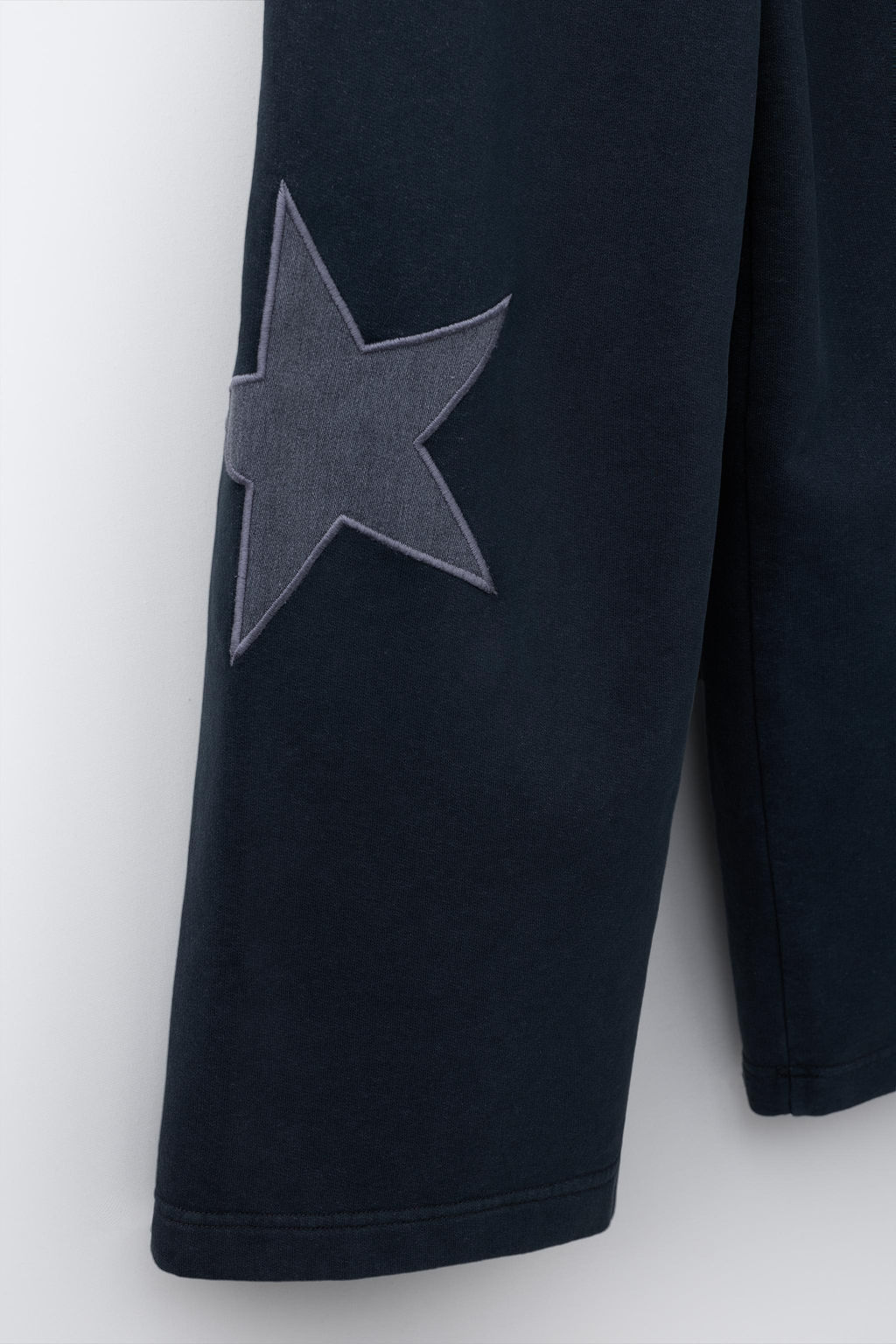 PANTAL?N FELPA EFECTO LAVADO WIDE LEG ESTRELLAS / Gris antracita - Zara фото 6