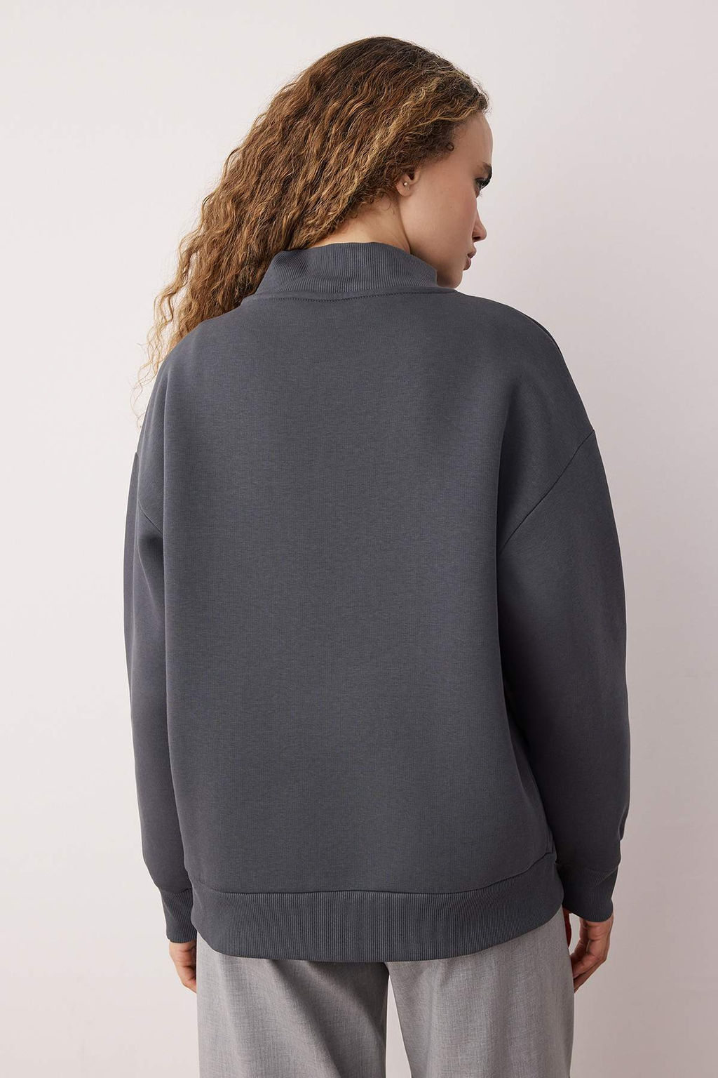 Antrasit Kal?n Ici Polarl? Fermuarl? Dik Yaka Pizza Bask?l? Orme Sweatshirt TWOAW26SW00182 - Trendyolmilla фото 4