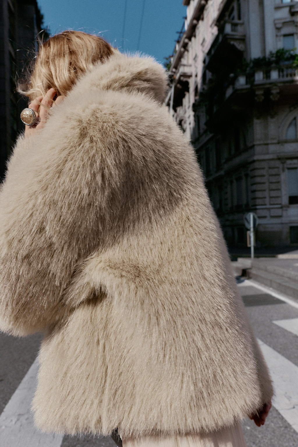 DOUBLE-FACED FAUX FUR JACKET - Zara фото 5