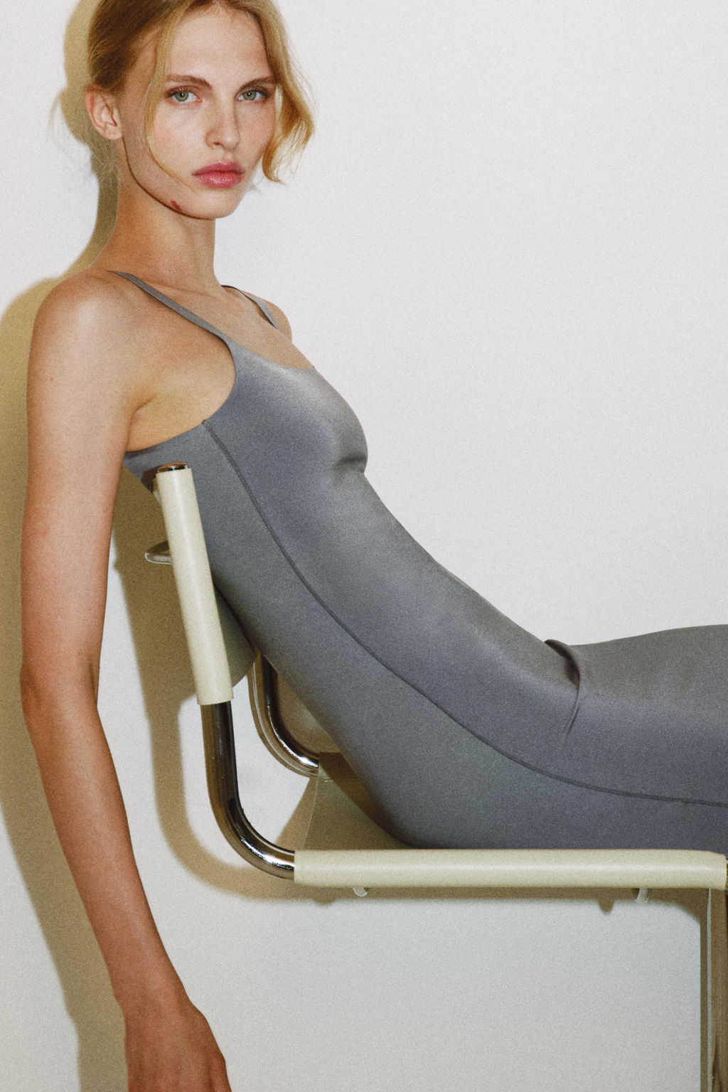 VESTIDO MIDI CONTOURING / Gris - Zara фото 6