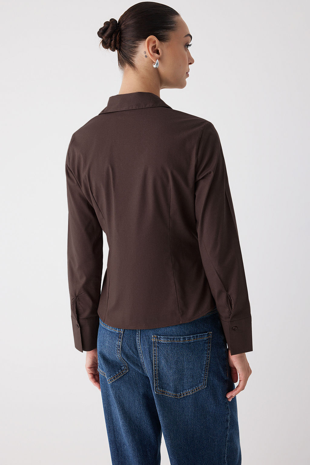 Beyaz Bele Oturan Fitted Dokuma Gomlek TWOAW26GO00022 - Trendyolmilla фото 16