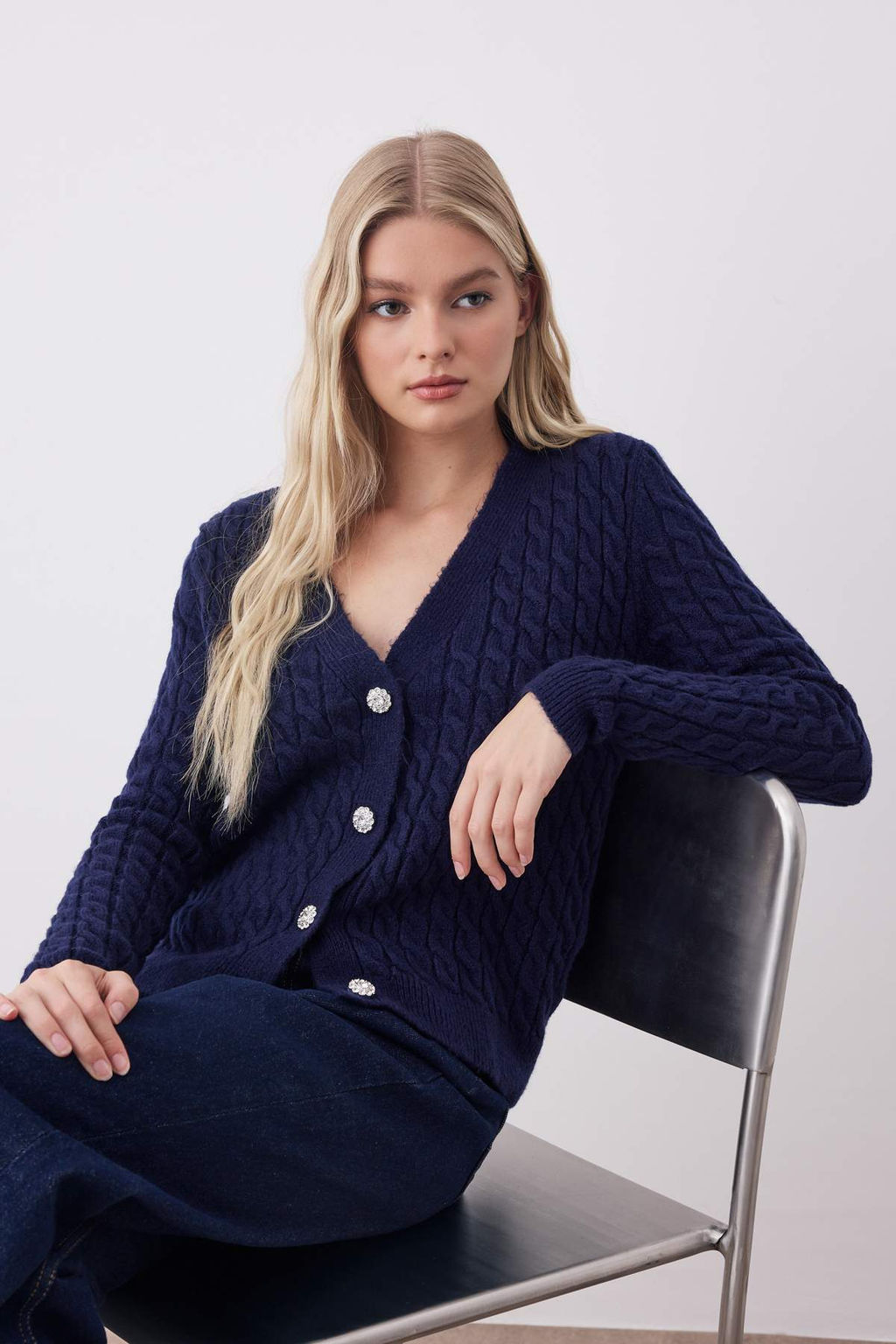 Gri Dugme Detayl? Yumusak Dokulu V Yaka Sac Orgu H?rka TWOAW26HI00014 - Trendyolmilla фото 5