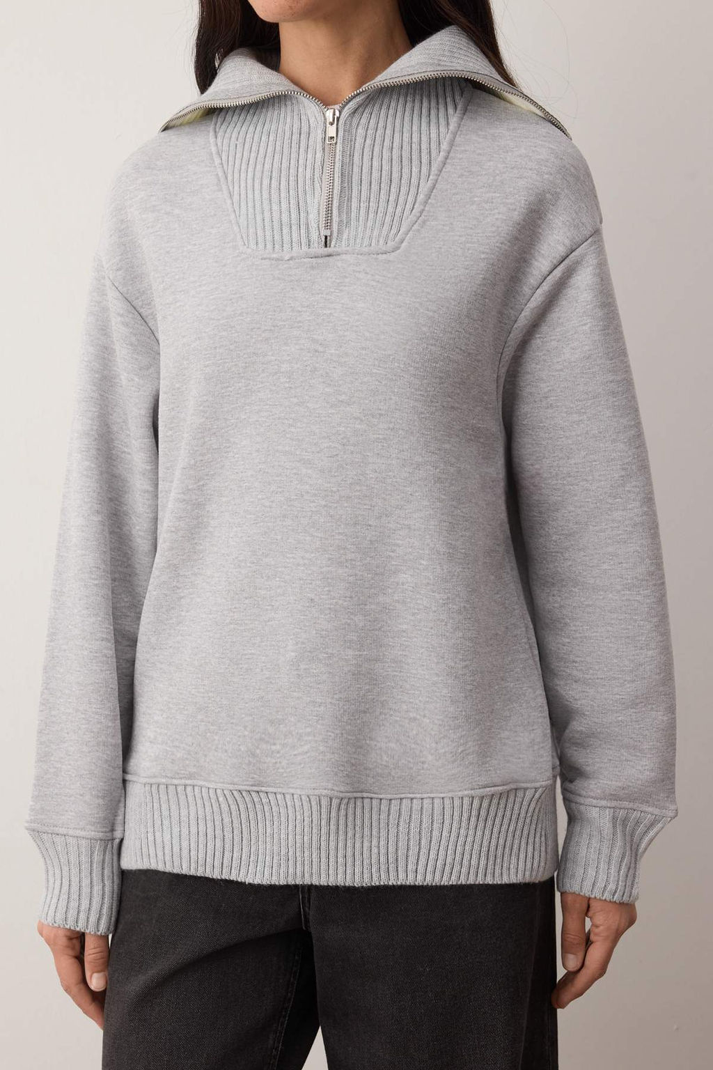 Gri Triko Garnili Duz Relaxed/Rahat Kal?p Orme Sweatshirt TWOAW26SW00234 - Trendyolmilla фото 3