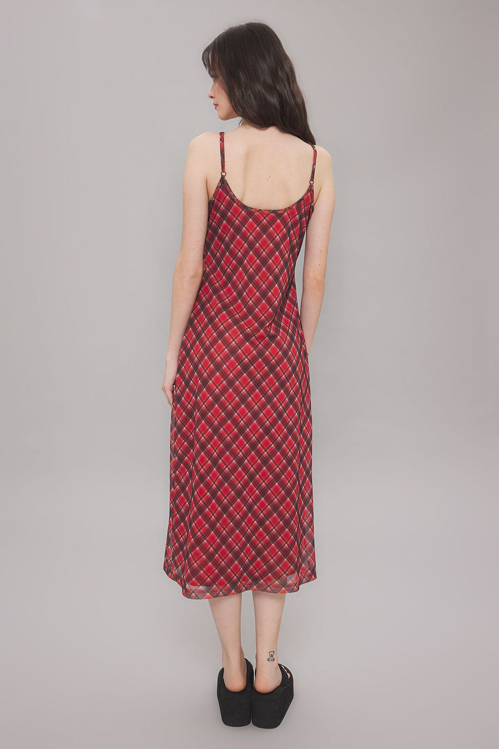 TRENDYOLMILLA K?rm?z? Baglama Detayl? Ekoseli Tul Maxi Esnek Orme Elbise TWOSS25EL00468 фото 4