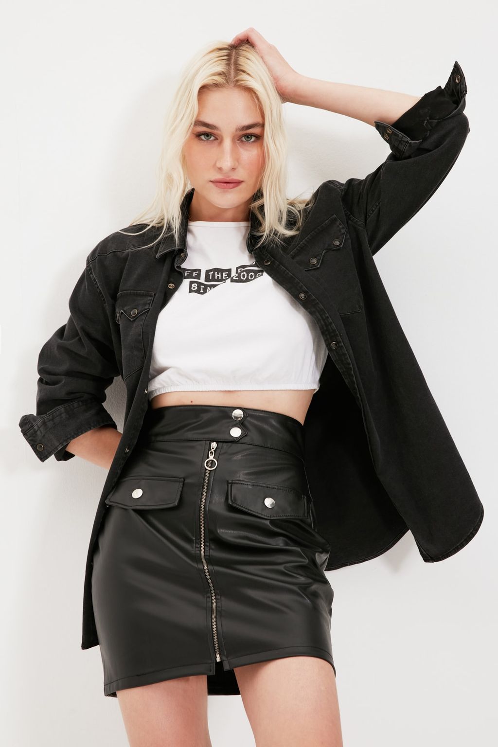 TRENDYOLMILLA Siyah Kemer Fermuar Detayl? Suni Deri Mini Dokuma Etek TWOAW21ET0065  фото 5