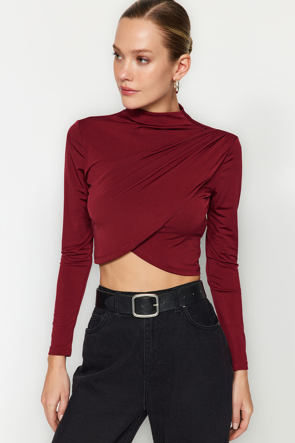 Bordo Dik Yaka Drapeli Vucuda Oturan Esnek Orme Crop Bluz TWOAW24BZ00164