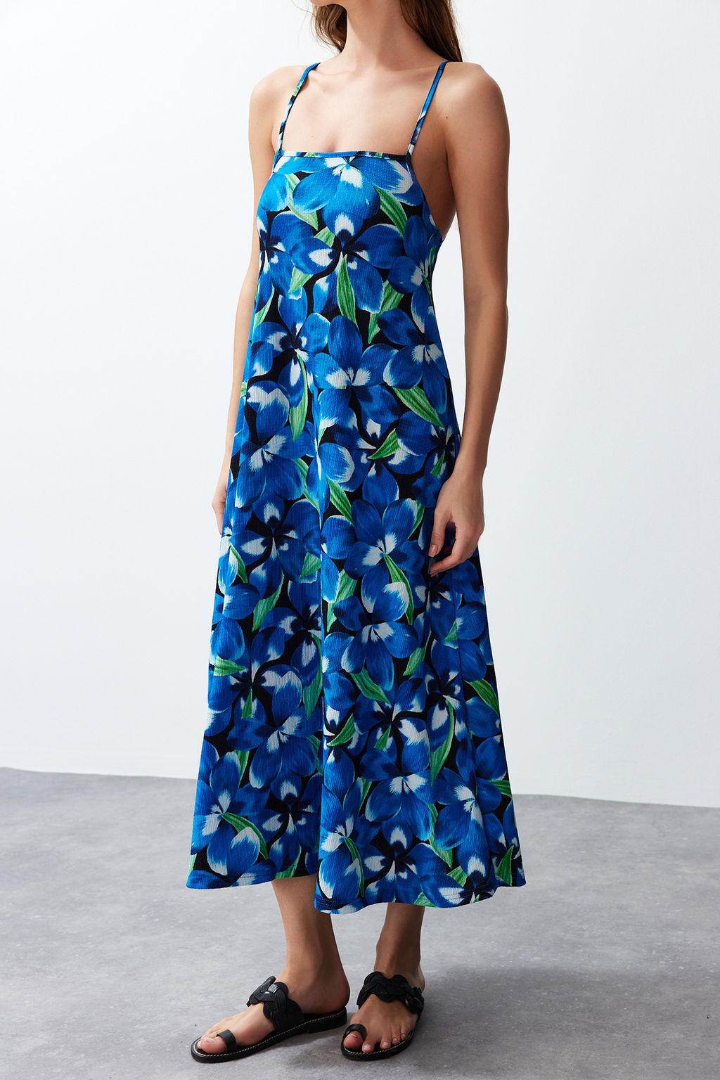 Mavi Bask?l? Ayarlanabilir Ask?l? Kare Yaka A-Line Burumcuk/Dokulu Orme Maxi Elbise TWOSS24EL00060