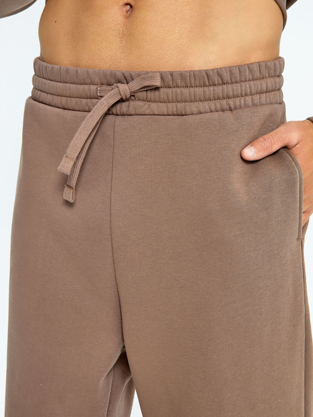 Комплект мужской (анорак, брюки) в бежевом цвете тауп 191019 - Mark formelle фото 6