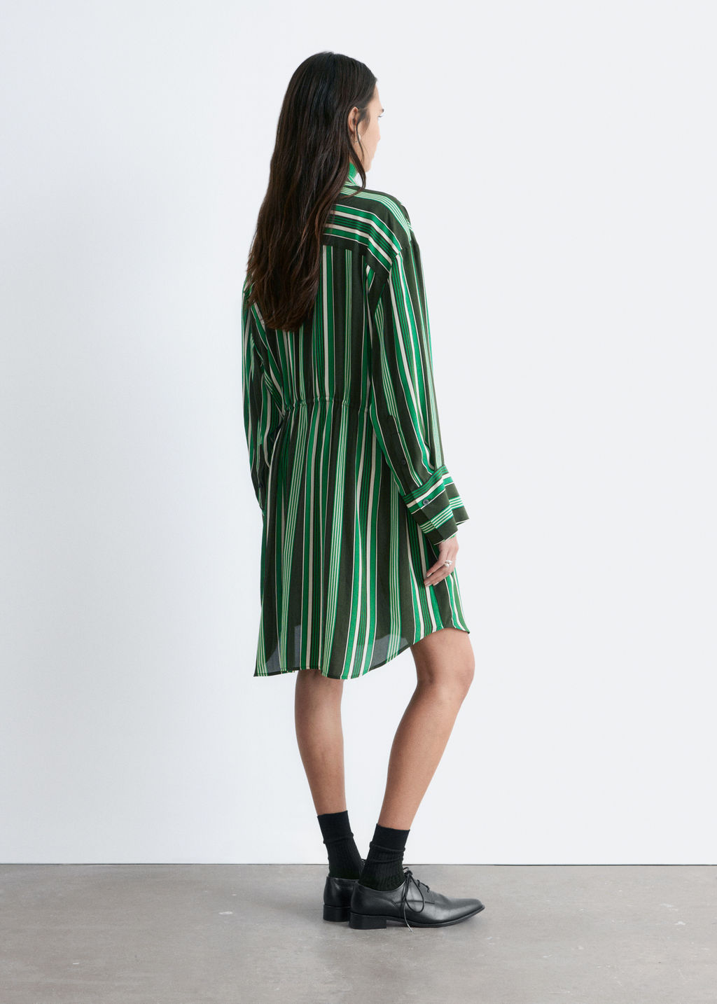 Vestido camisero de corte holgado con cord?n