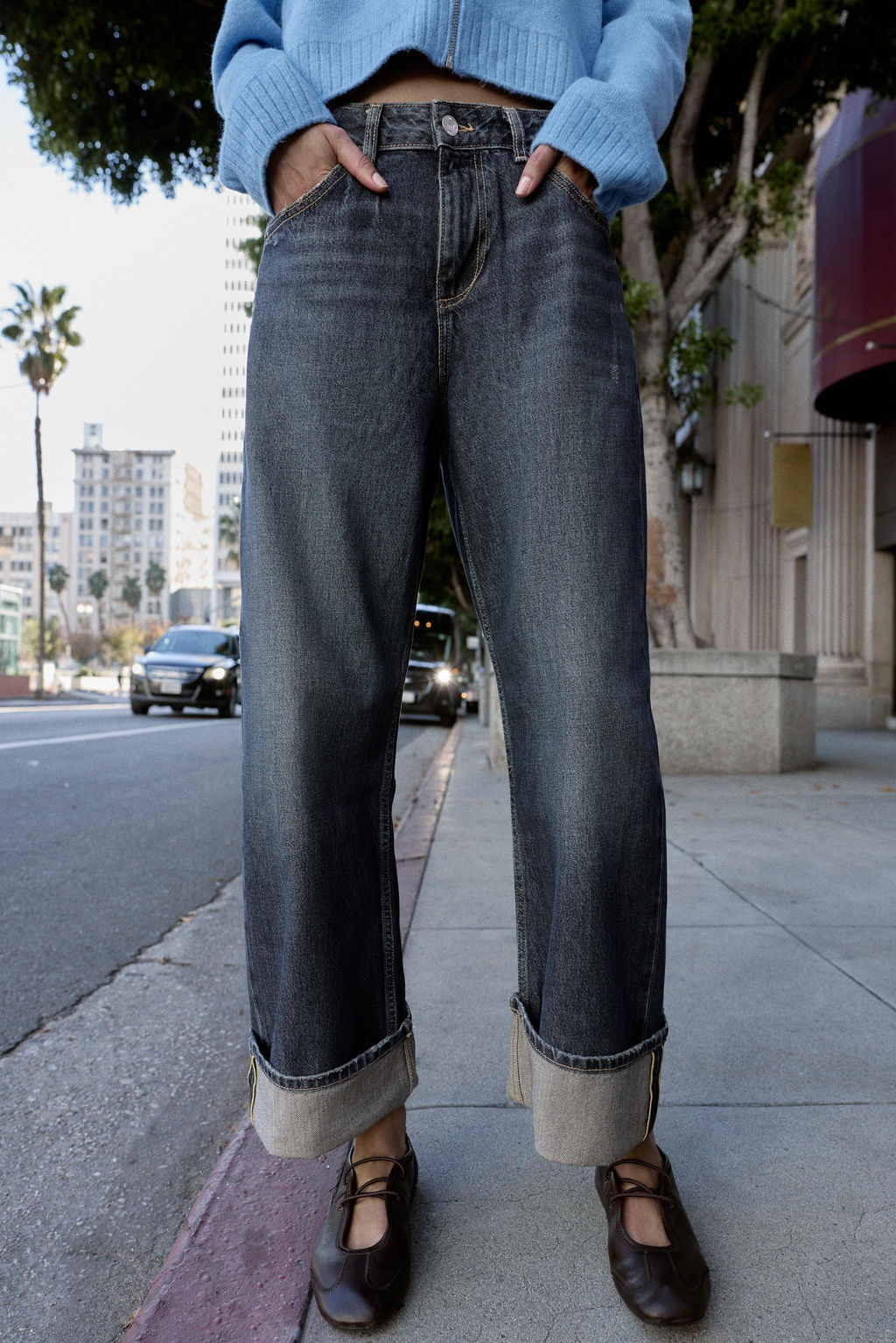 Z1975 RELAXED FIT JEANS WITH TURN-UP HEMS