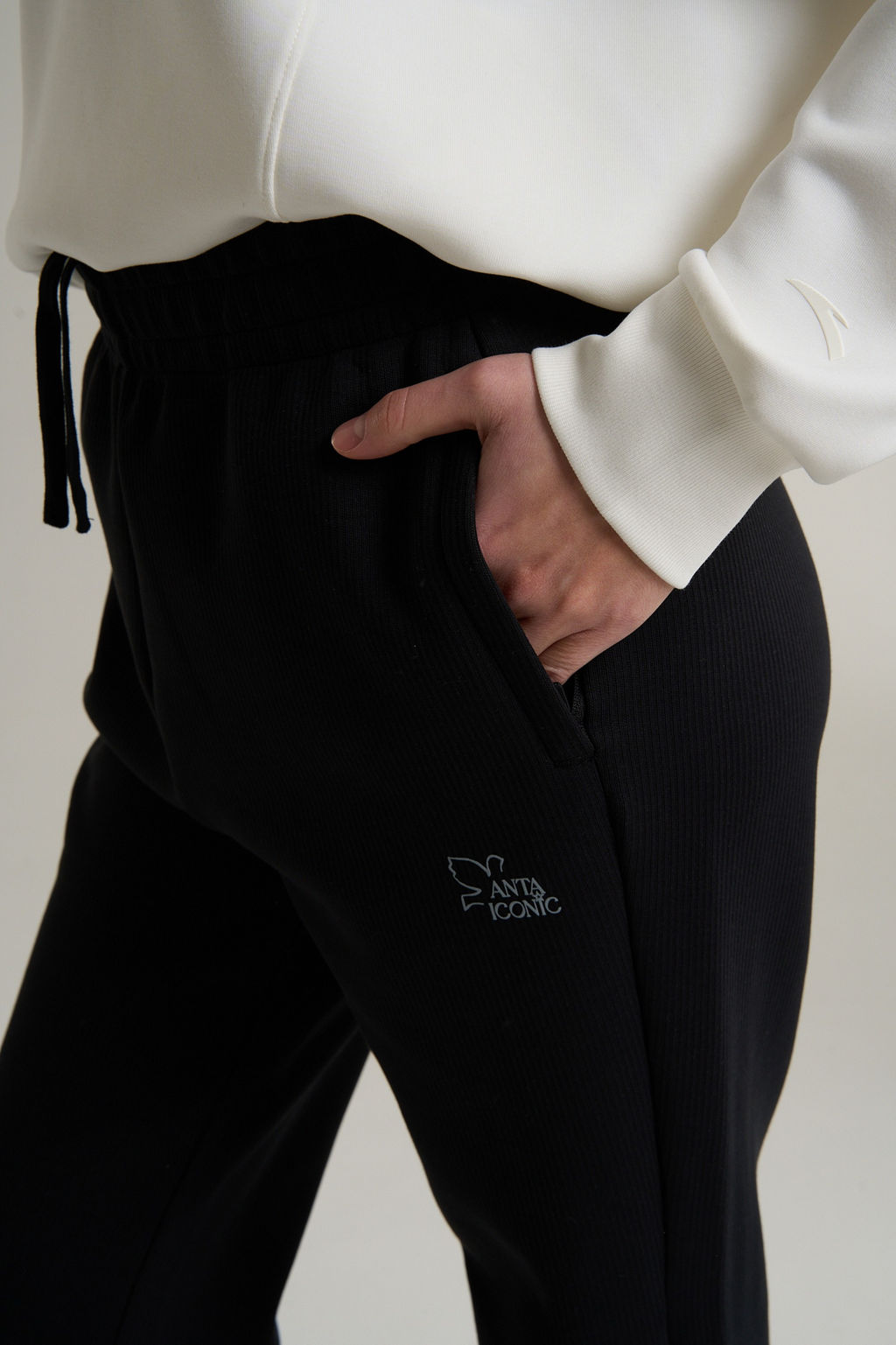 Брюки трикотажные Черный ICONIC Knit Track Pants