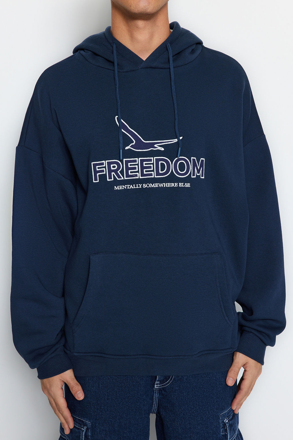 TRENDYOL MAN Indigo Oversize/Genis Kesim Kapusonlu File Nak?sl? Ici Polar/S?cak Tutan Sweatshirt TMNAW24SW00075