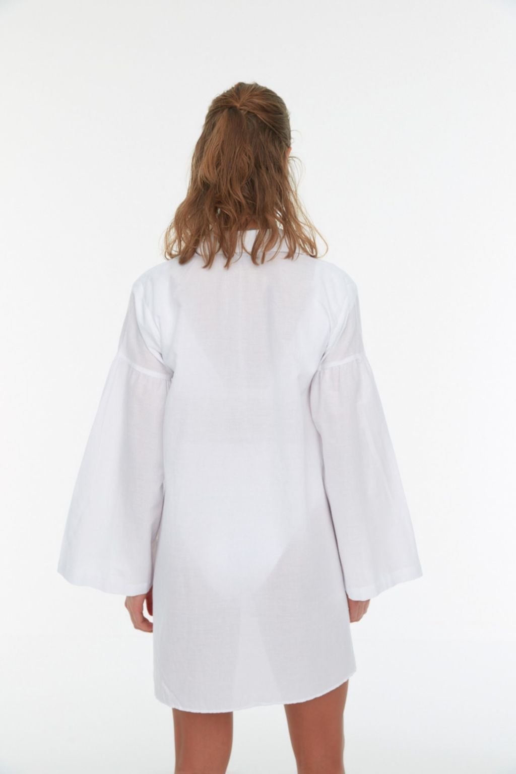 TRENDYOLMILLA Beyaz Dokuma %100 Pamuklu Serit Aksesuarl? Plaj Gomlegi TBESS22GO0213  фото 9