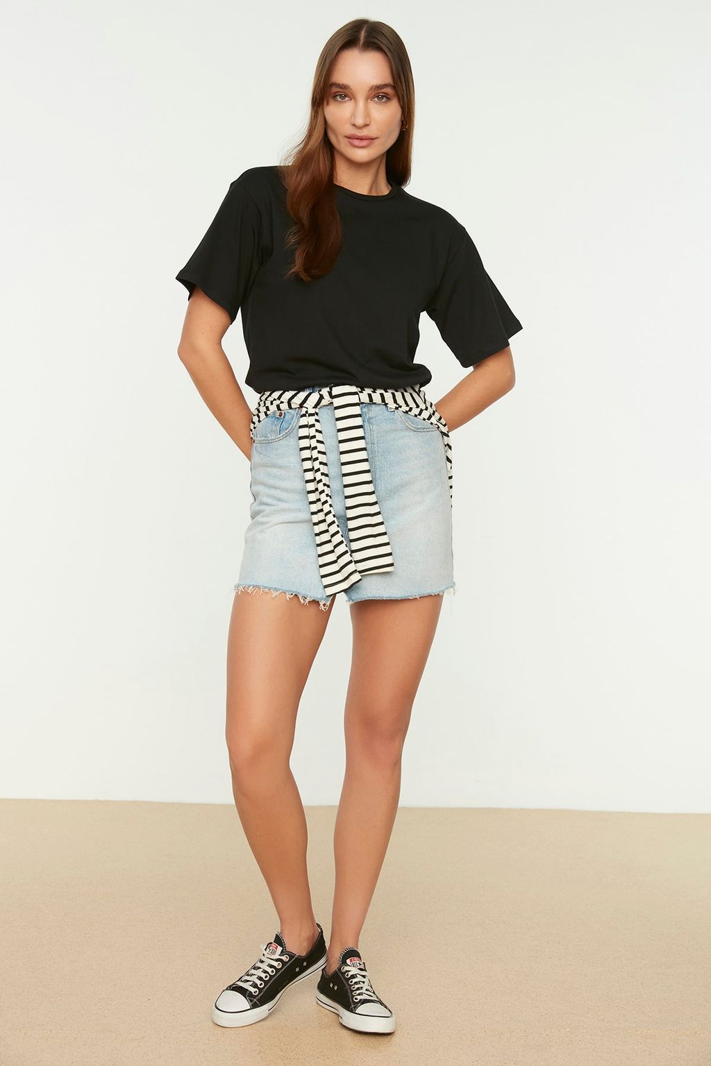 Siyah %100 Pamuk Bisiklet Yaka Oversize/Genis Kal?p Orme T-Shirt TWOSS20TS0134