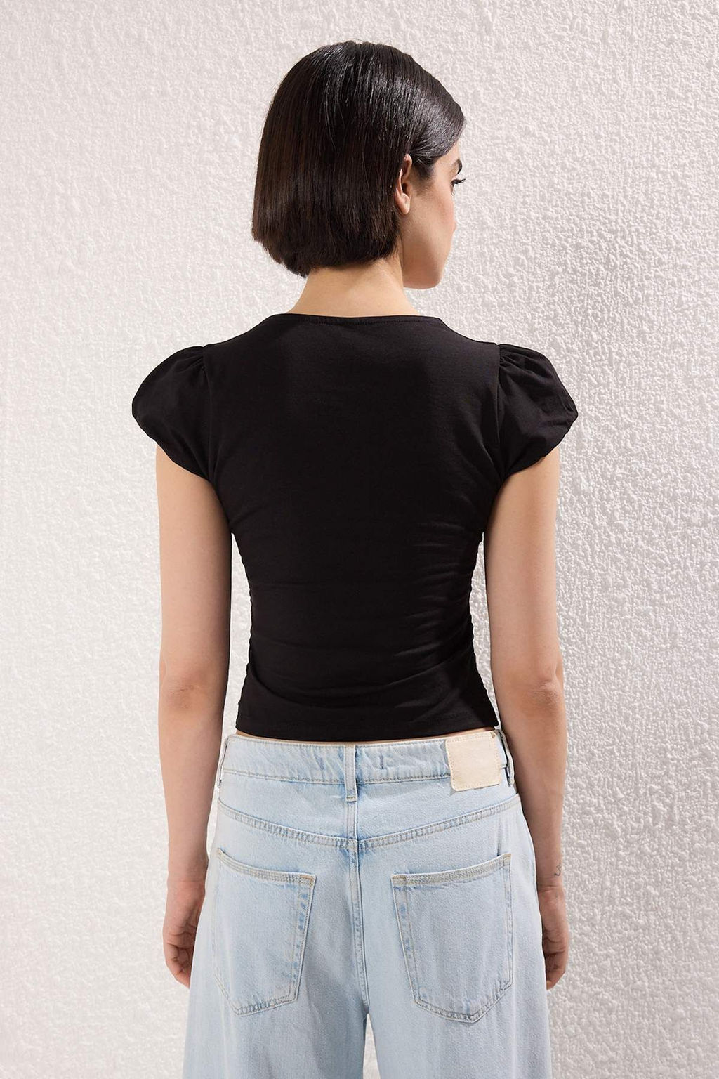 Trendyolmilla Siyah Pamuklu Buzgulu Dugmeli V Yaka Vucuda Oturan Super Esnek Orme Bluz TWOSS25BZ00563  фото 4