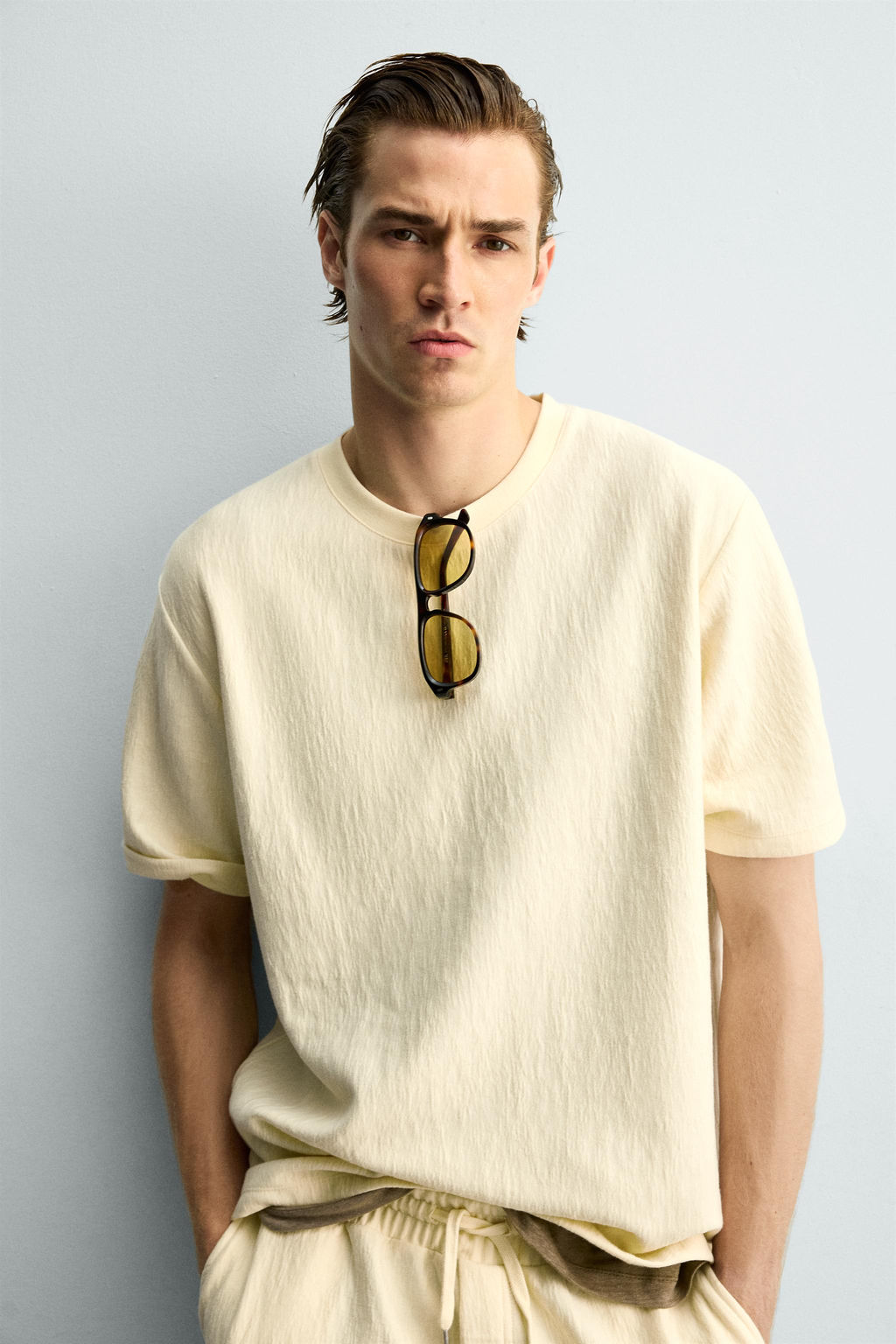 CAMISETA RELAXED FIT ESTRUCTURA / Mantequilla