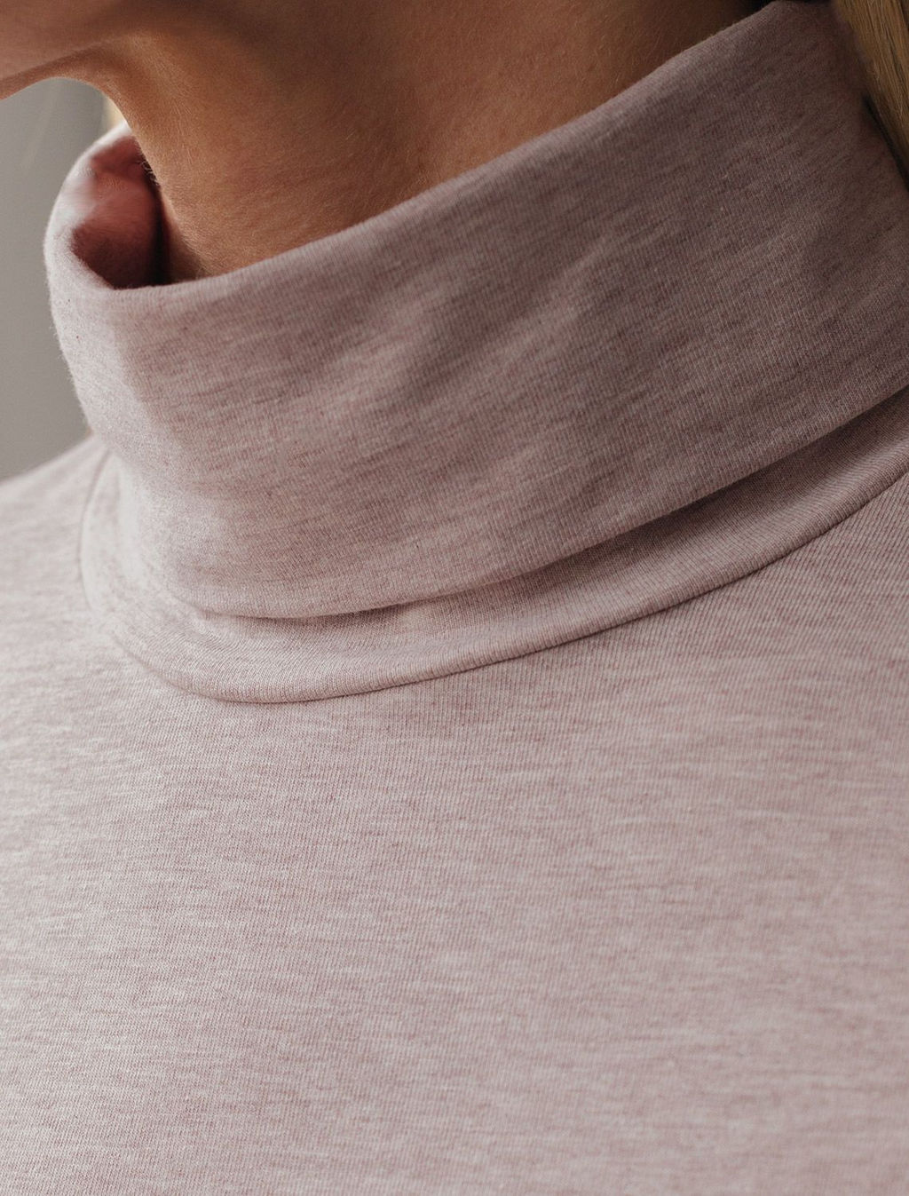 D49.115 Джемпер женский кофейный меланж