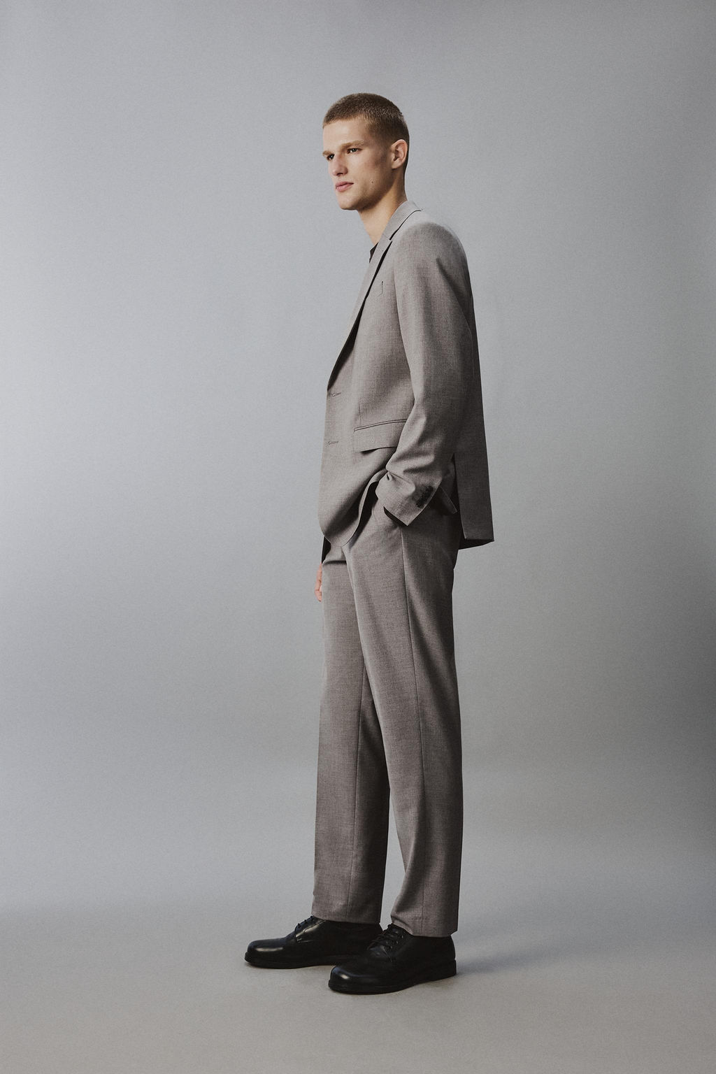 PANTAL?N TRAJE REGULAR FIT ESTRUCTURA / Beige