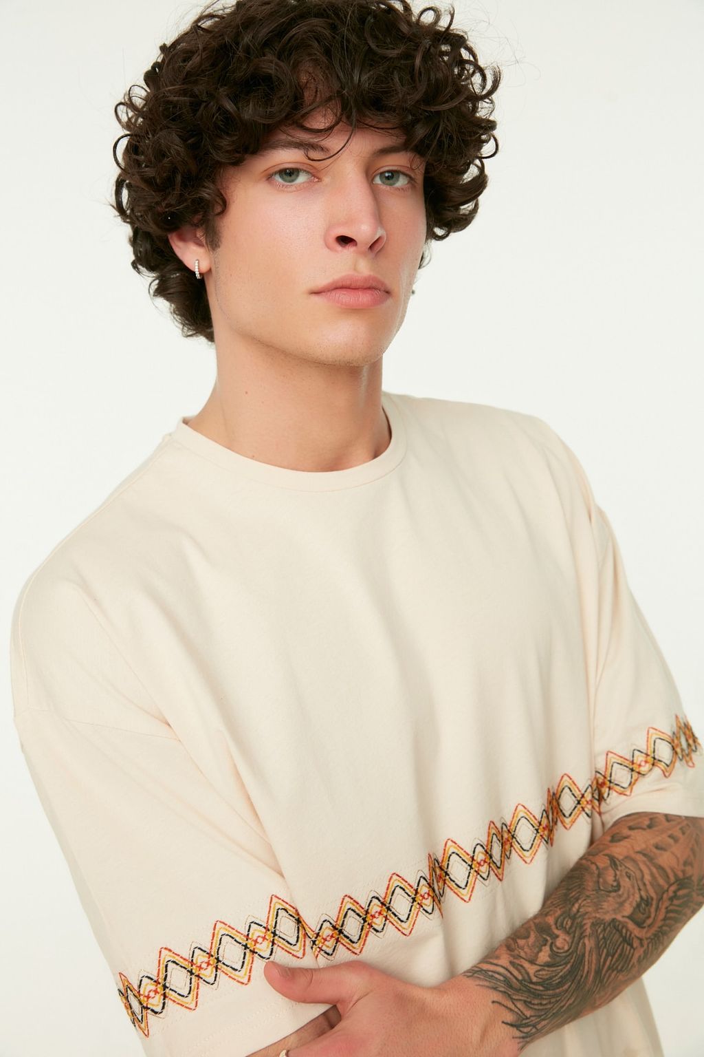 TRENDYOL MAN Tas Oversize/Genis Kesim K?sa Kollu Islemeli %100 Pamuklu T-Shirt TMNSS21TS1889 - Trendyolmilla фото 16