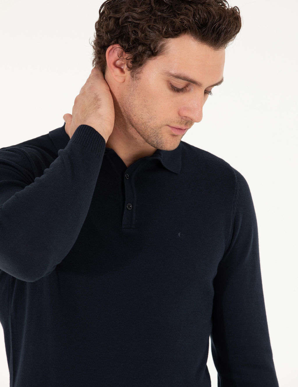 Базовый трикотажный свитер узкого кроя темно-синего цвета с воротником-поло - Cacharel фото 2
