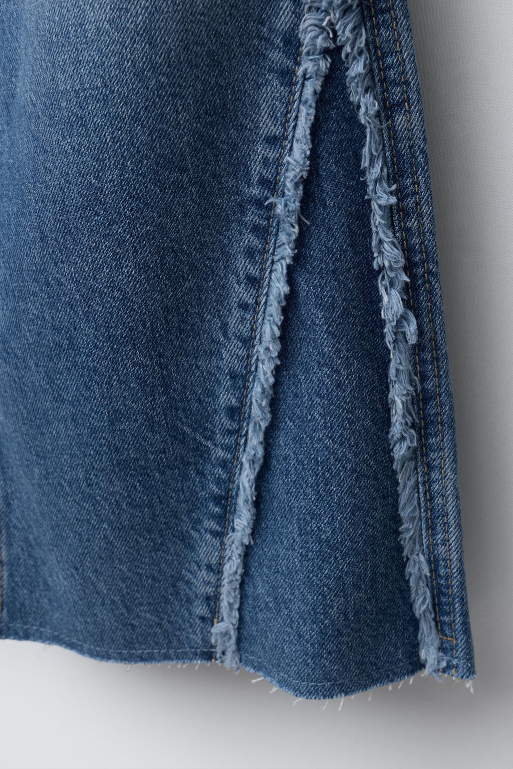 FRAYED BOOTCUT JEANS - Zara фото 4