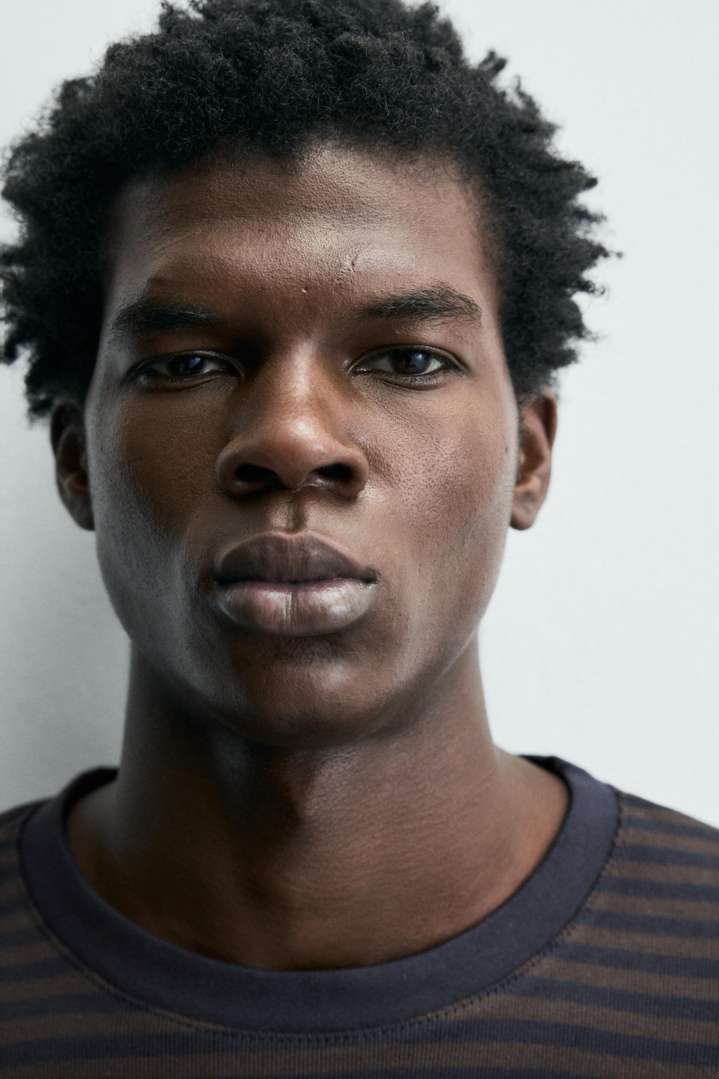 STRIPED T-SHIRT WITH CONTRASTING DETAIL - Zara фото 5