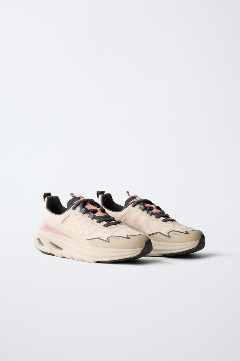 TRAINERS WITH SOLE DETAIL