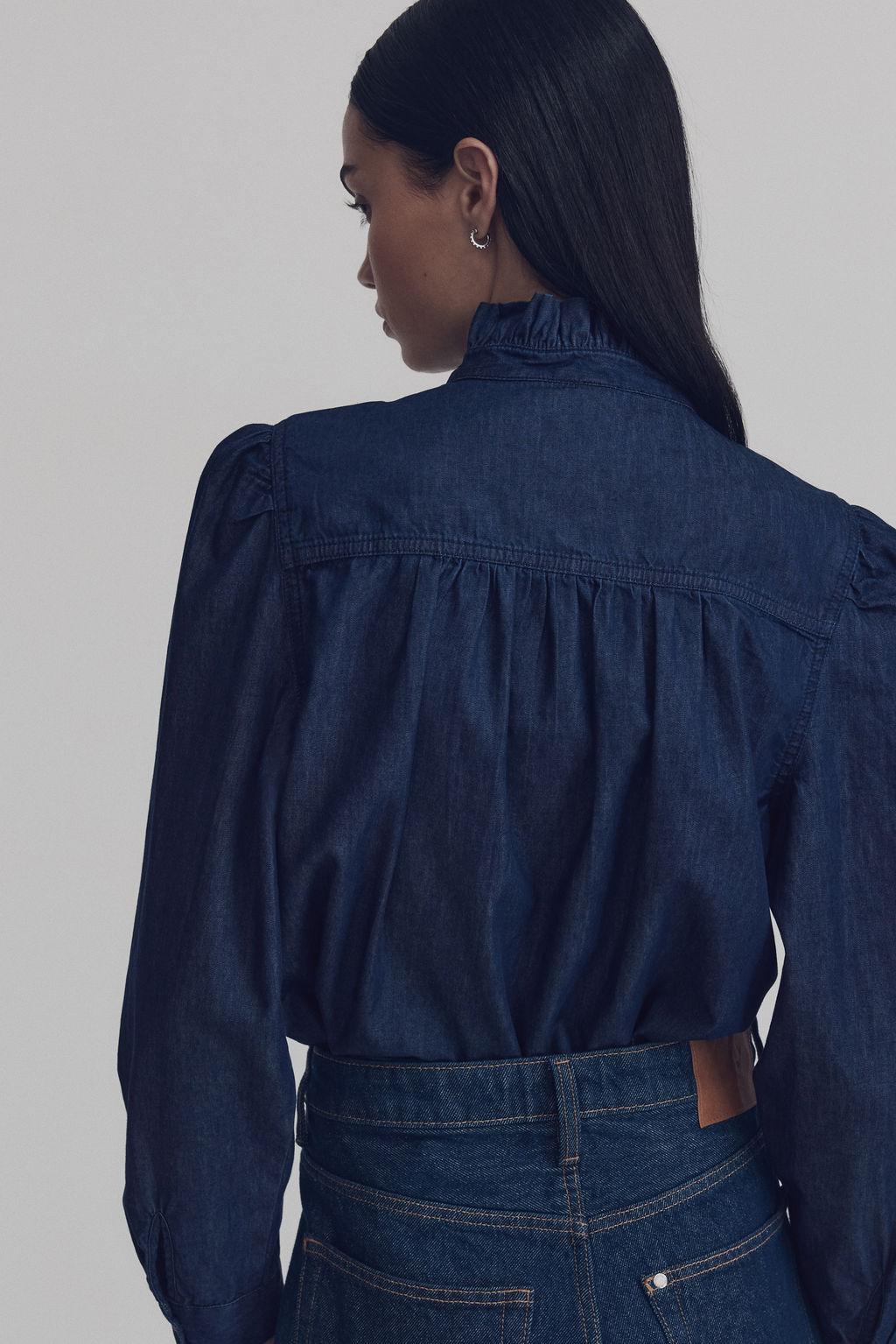 Blusa denim con cuello de volantes - H&m фото 3
