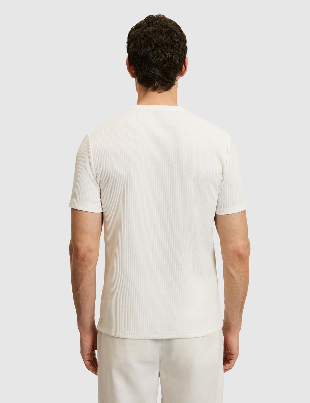 Beyaz Slim Fit Dokulu Bisiklet Yaka T-shirt