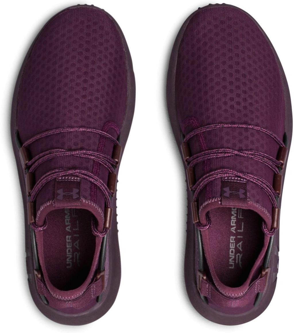 Кроссовки женские