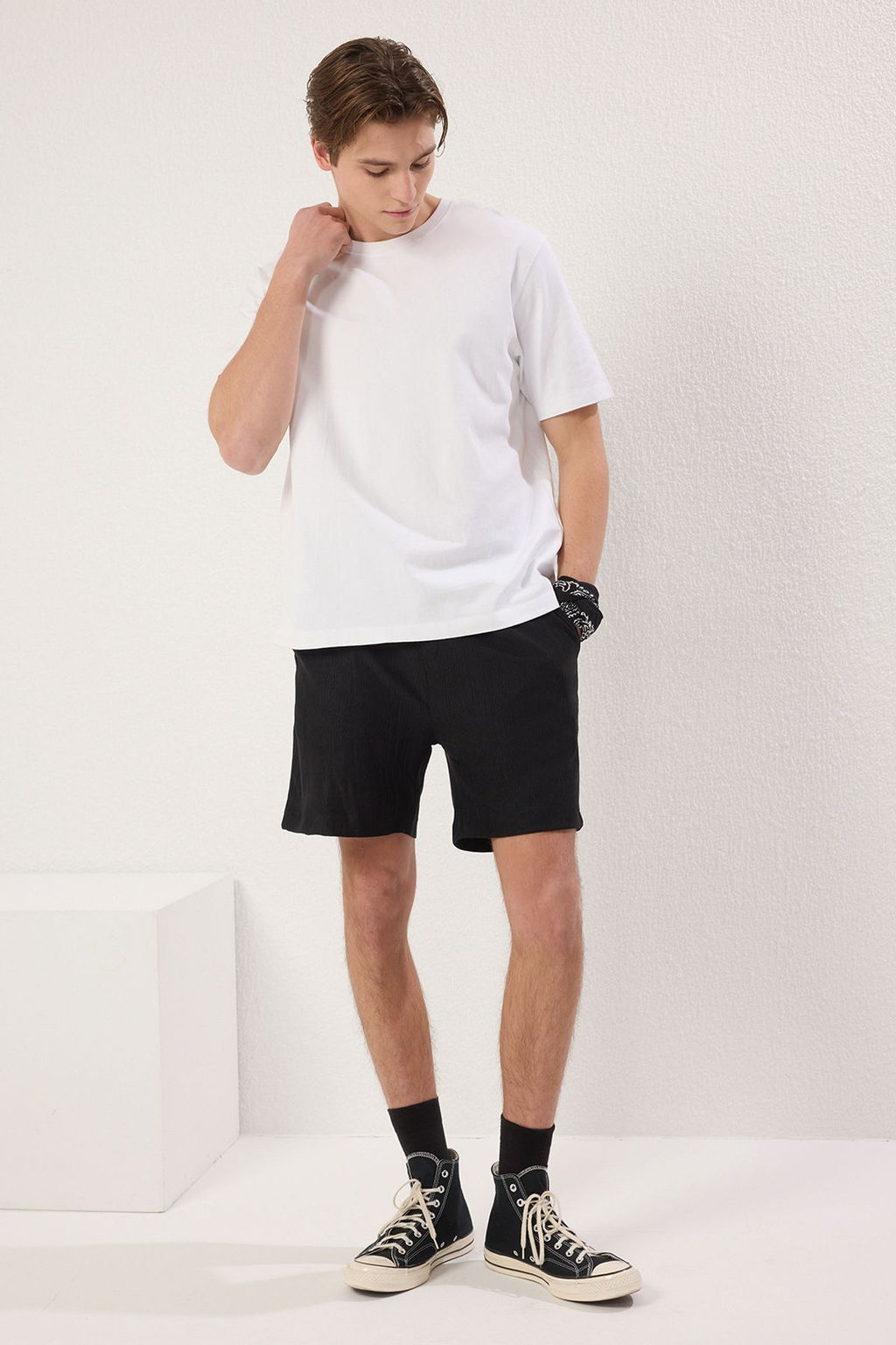TRENDYOL MAN Siyah Regular Fit Esnek Orme Dokulu Burumcuk Kumas Sort & Bermuda TMNSS25SR00006 - Trendyolmilla фото 3