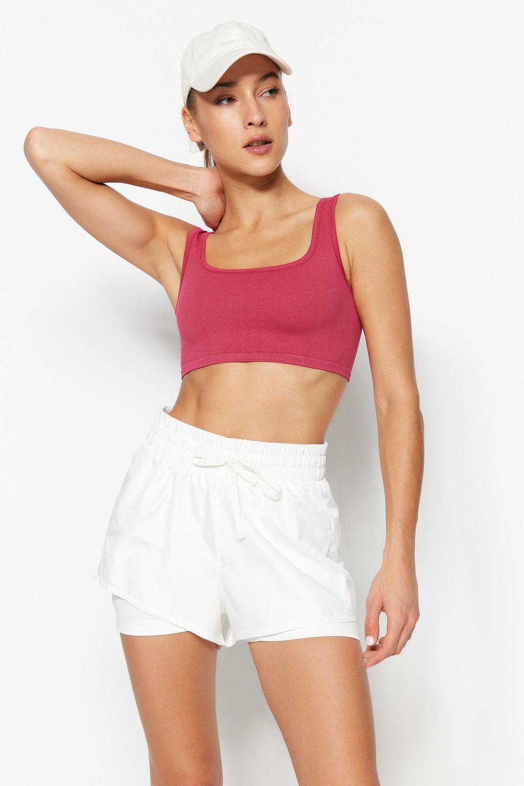 TRENDYOLMILLA Siyah Parasut Kumas 2 Katmanl? Ici Sortlu Orme Spor Sort TWOAW21SR0012