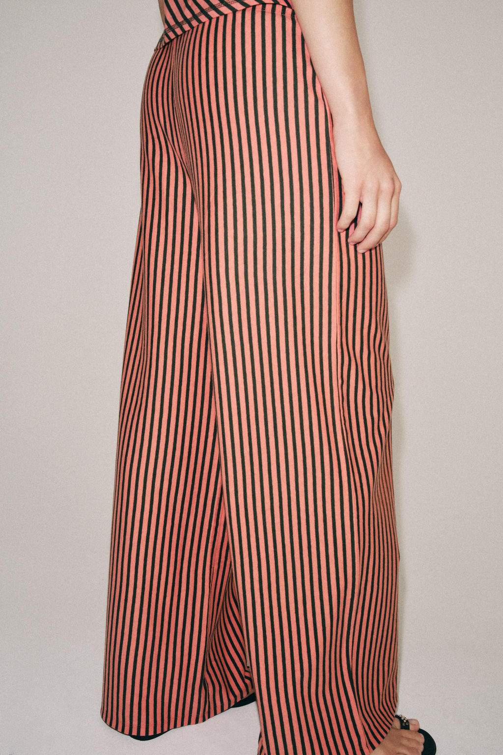 PANTAL?N RAYAS CON LINO / Estampado - Zara фото 4
