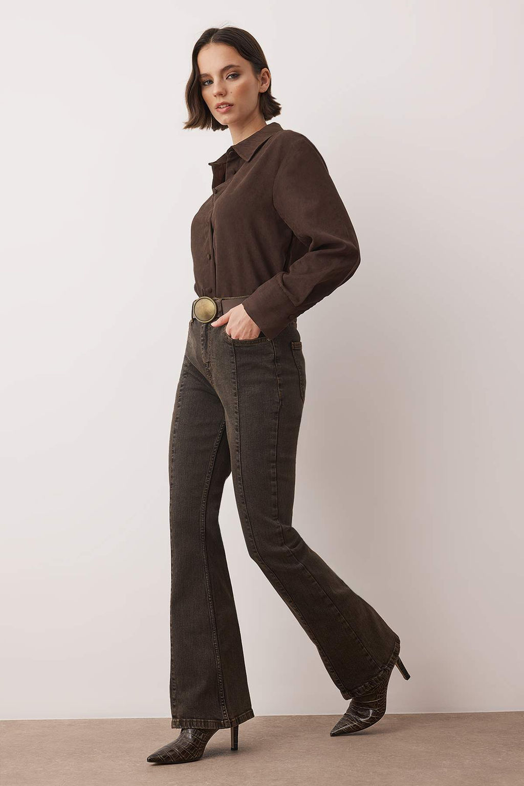 Kahverengi Yuksek Bel Dikis Detayl? Flare Jeans TWOAW26JE00282 - Trendyolmilla фото 2