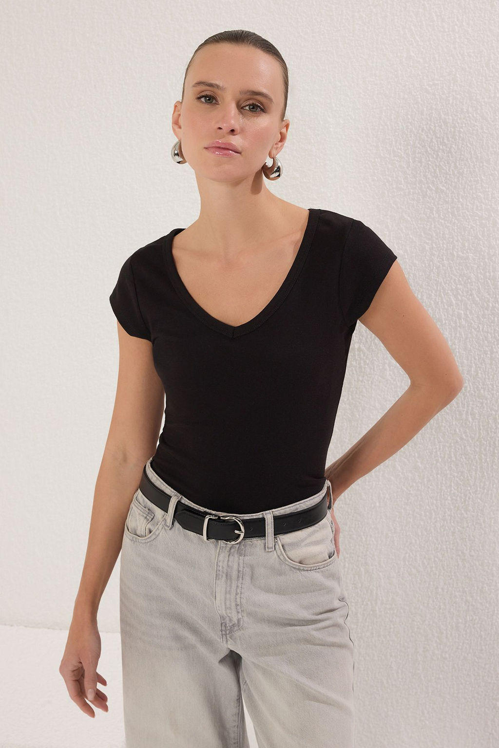 Trendyolmilla Siyah V Yaka Fitted/Vucuda Oturan Orme Bluz TWOSS25BZ00208 фото 21