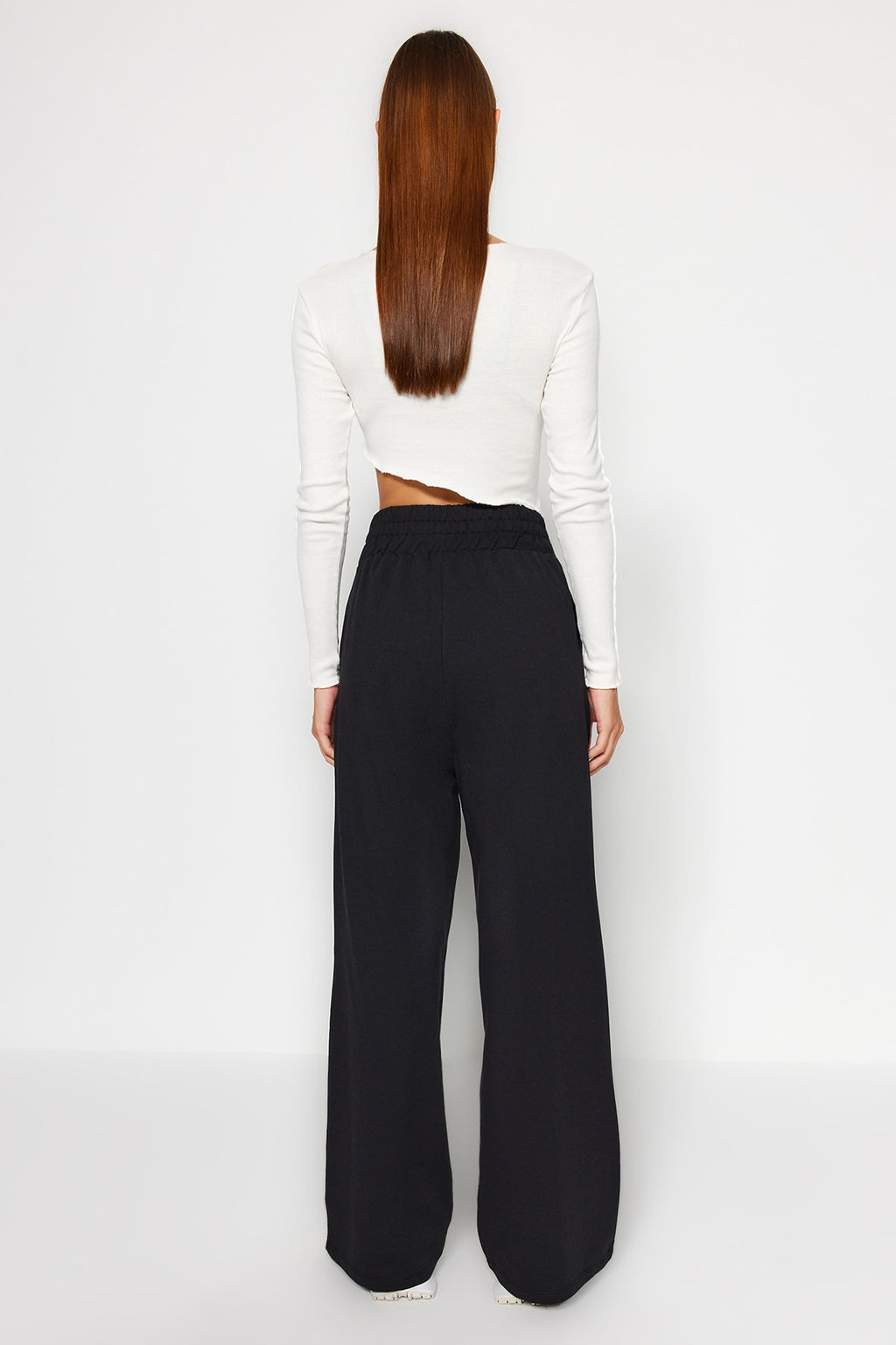 Siyah Bask? Detayl? Wide Leg/Rahat Kesim Asimetrik Bel Orme Pantolon TWOAW23PL00389