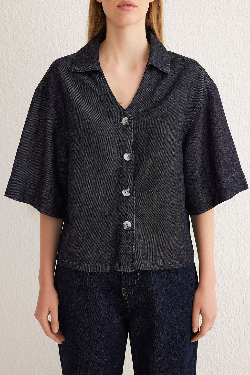 TRENDYOLMILLA Koyu Mavi %100 Tencel V Yaka Denim Gomlek TWOSS25GO00001  фото 3