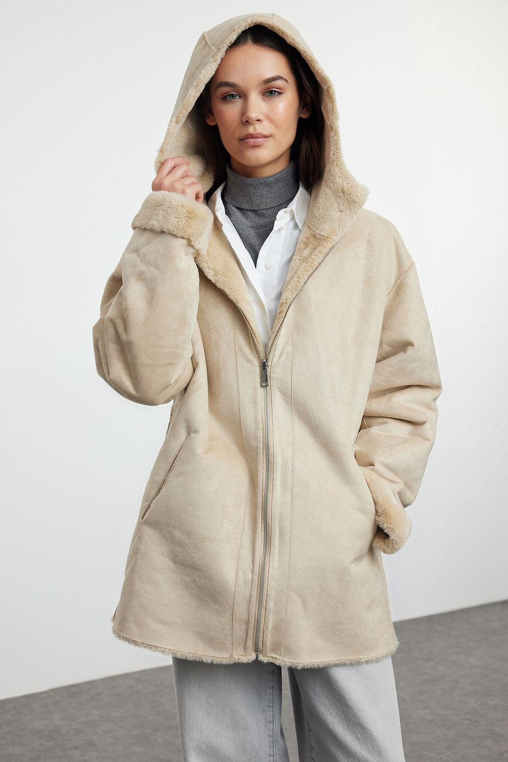 Ekru Oversize Cift Tarafl? Kapusonlu Suet-Pelus Mont TWOAW25MO00009
