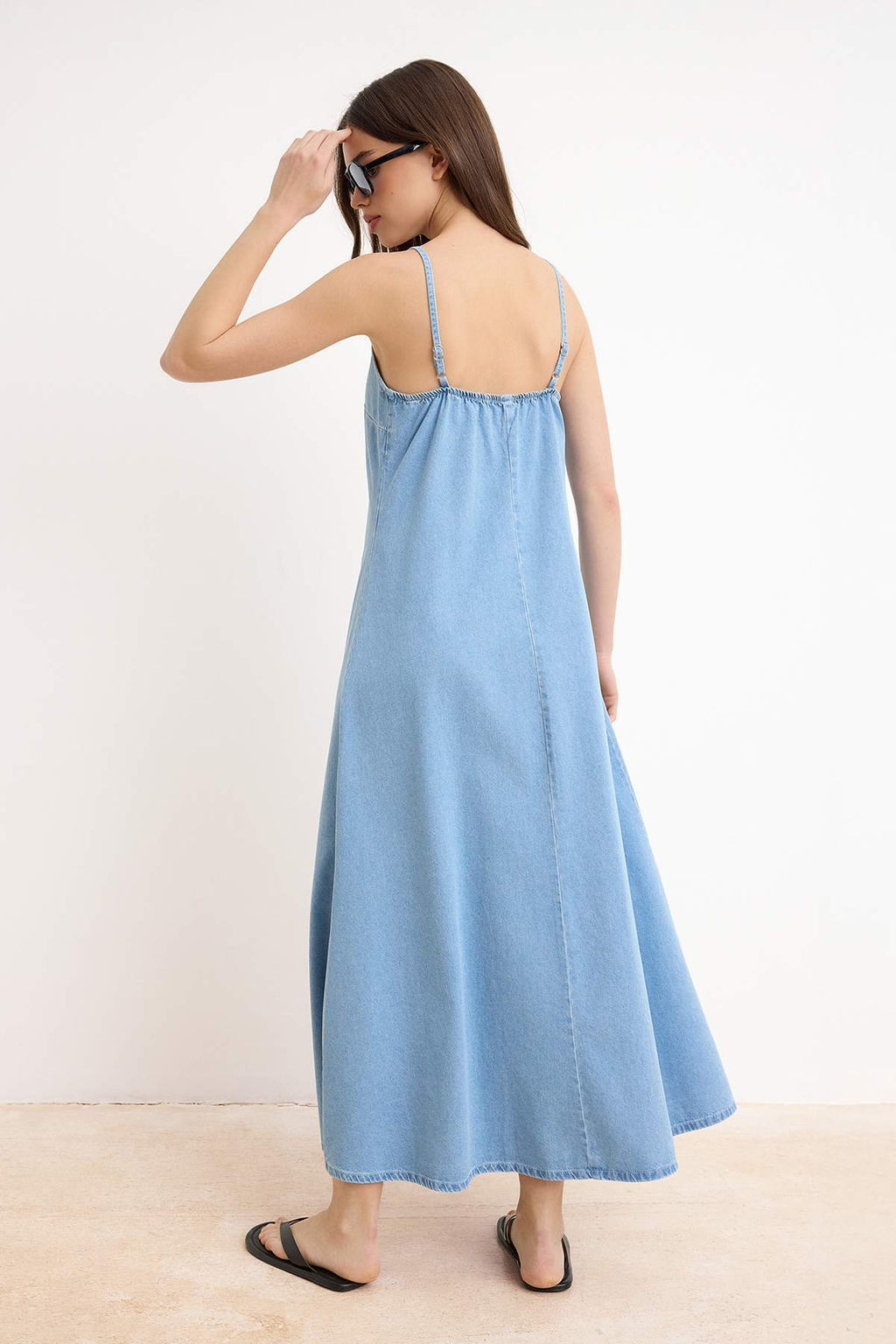 Mavi Tencel Kar?s?ml? Ask?l? Maxi Denim Elbise TWOSS26EL00557 - Trendyolmilla фото 4