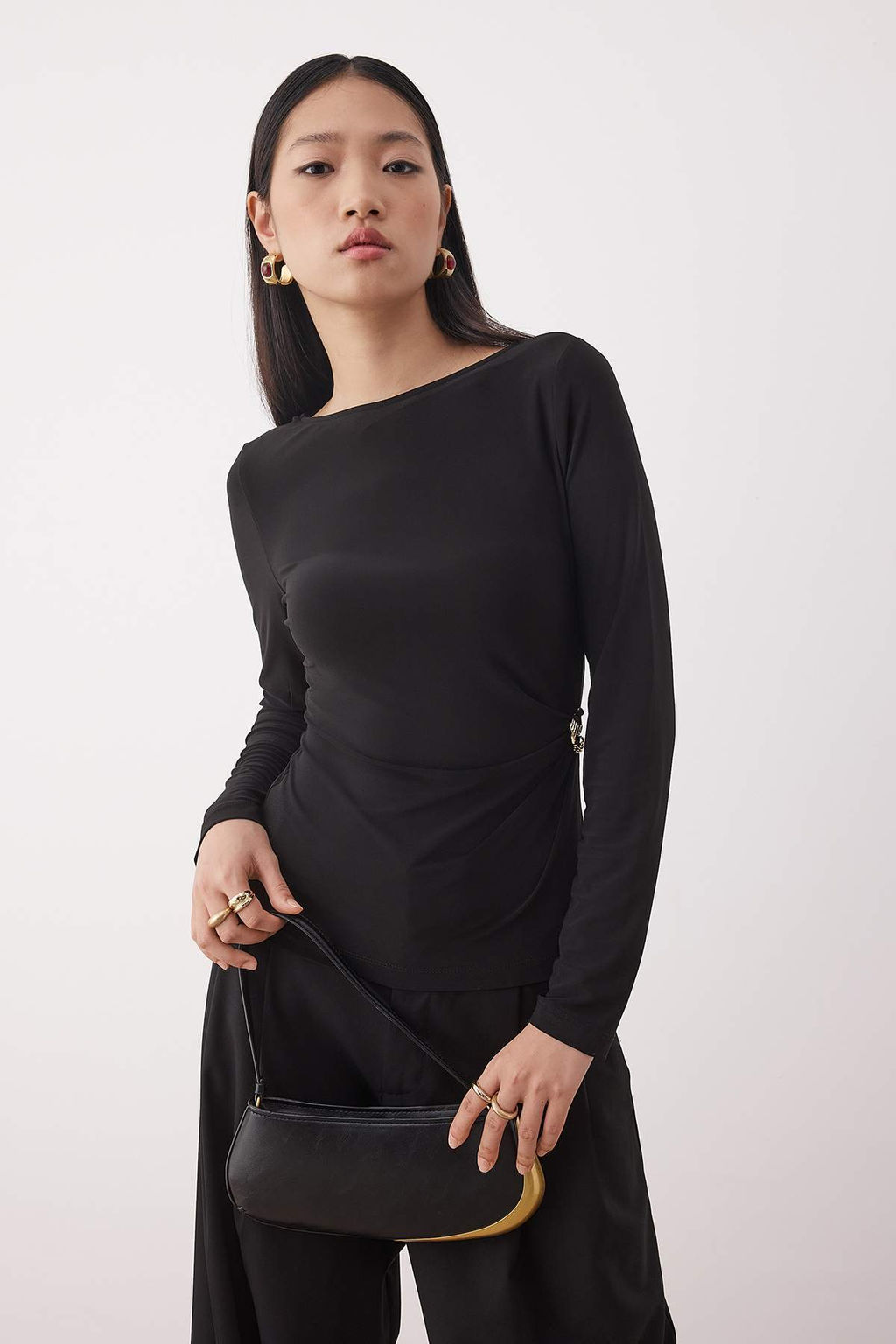 Siyah Aksesuar Detayl? Asimetrik Vucuda Oturan S?f?r Kol Orme Bluz TWOAW26BZ00125