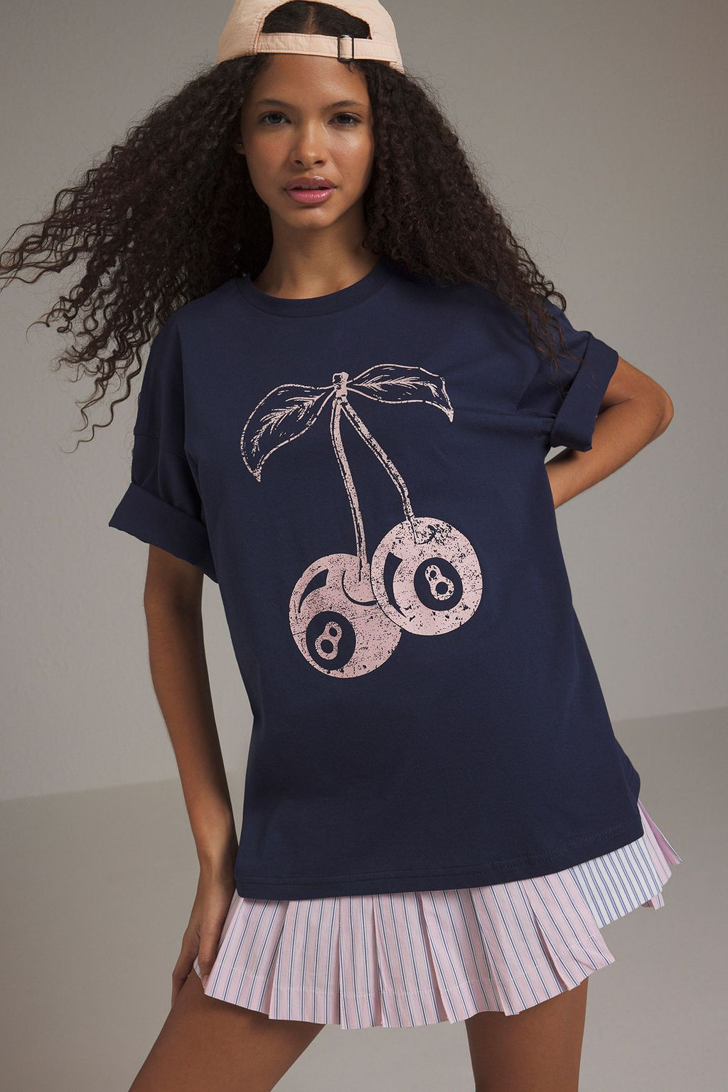 TRENDYOLMILLA Lacivert Kiraz Bask?l? Oversize/Genis Kal?p Orme T-Shirt TWOSS25TS00122  фото 2