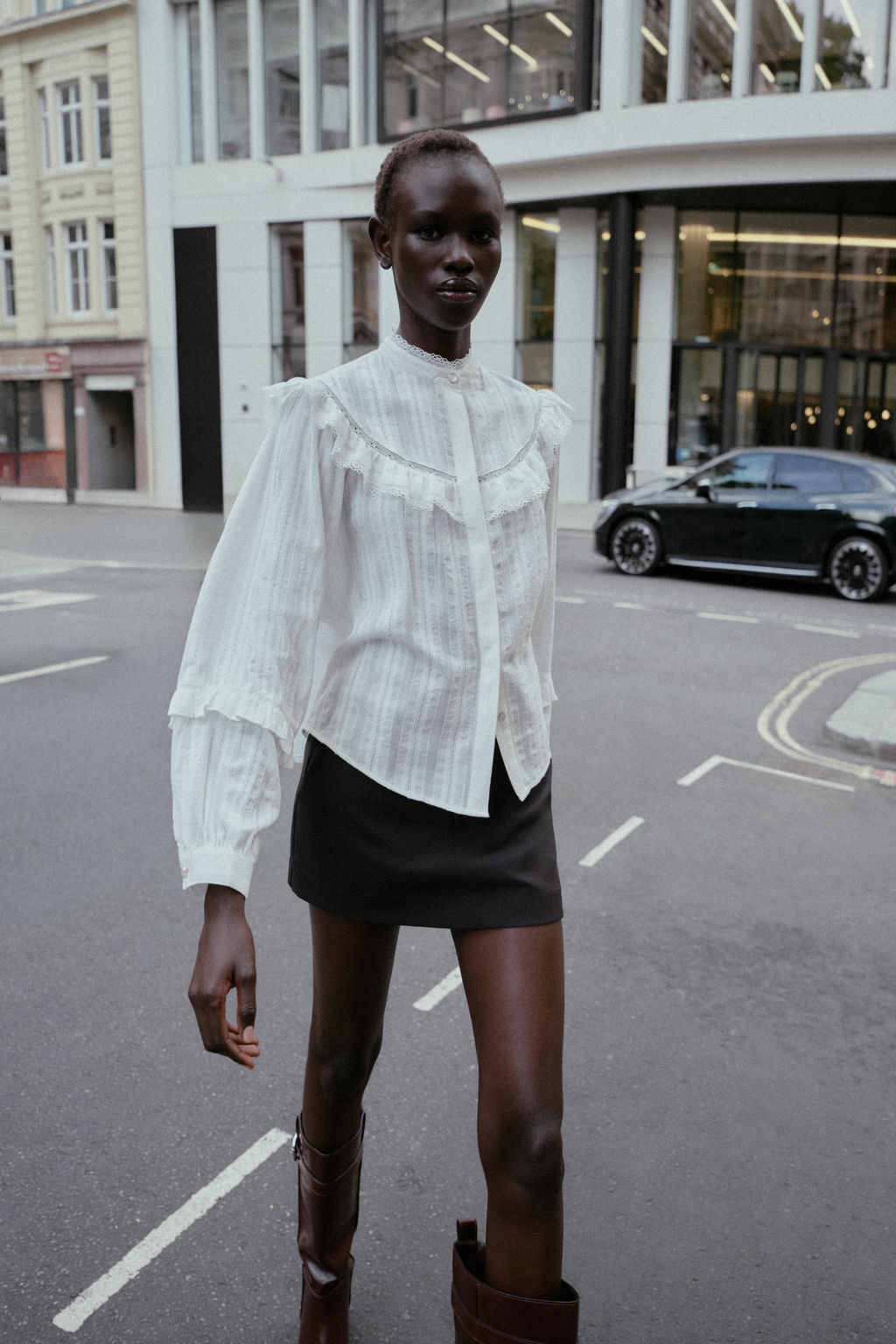 BLOUSE WITH LACE TRIM AND RUFFLES - Zara фото 2