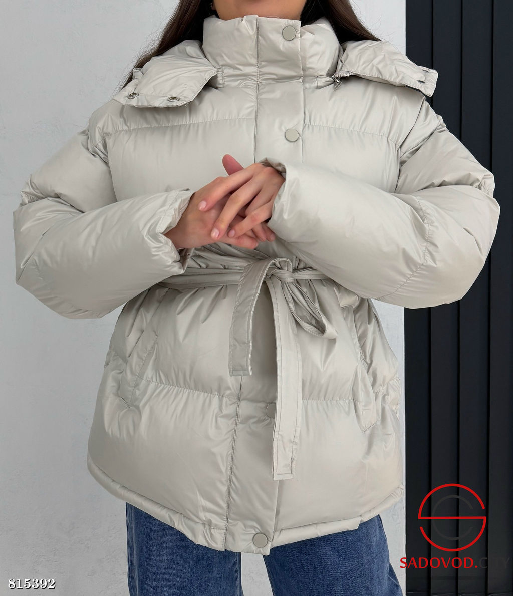 Зимняя женская куртка с капюшоном