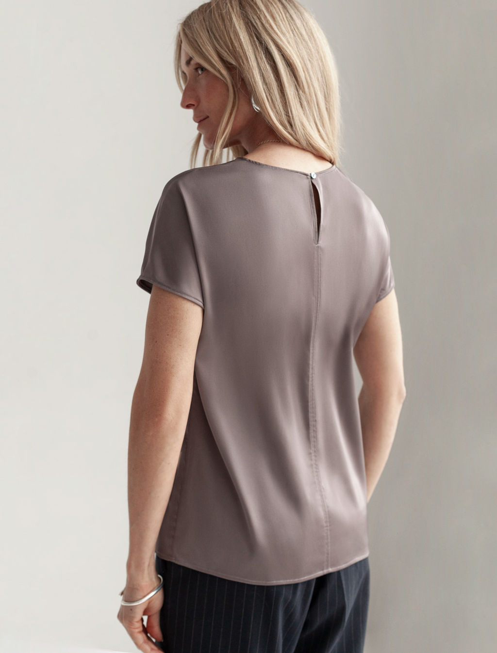 Блузка Vilatte D29.276 сатин кофейный  фото 4